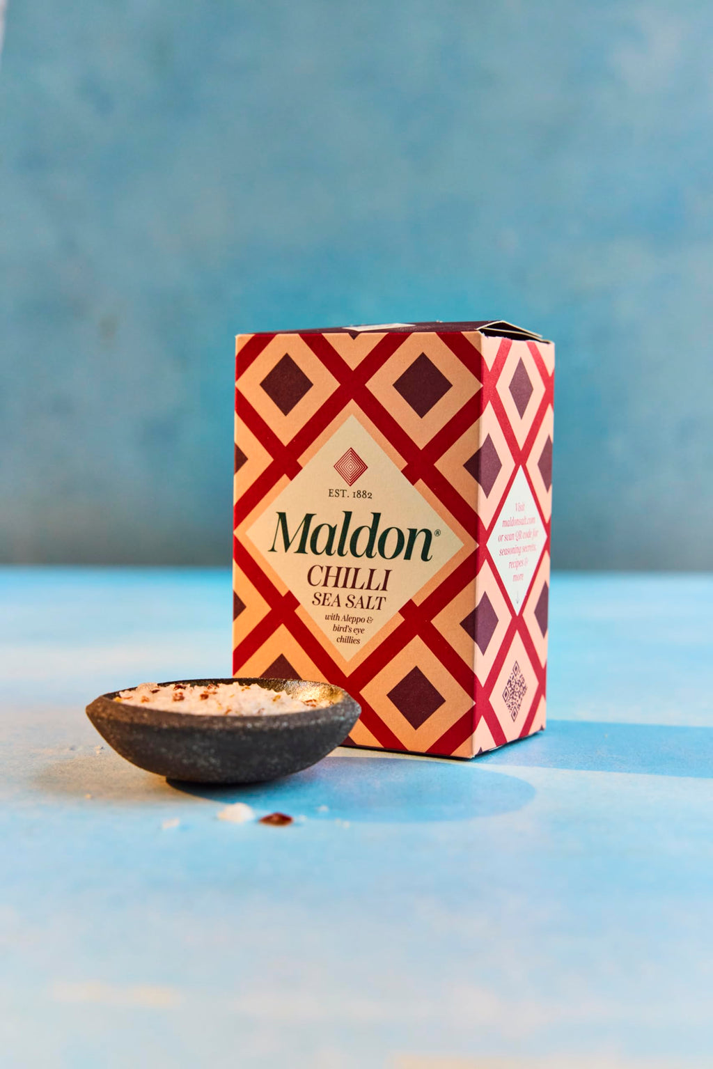 Maldon Chilli Sea Salt Flakes blended with Aleppo & Bird’s Eye Chillies - Take simple dishes to the next level - Fantastic Flavour - Unique Pyramid-Shaped Sea Salt Flakes - 100g Box
