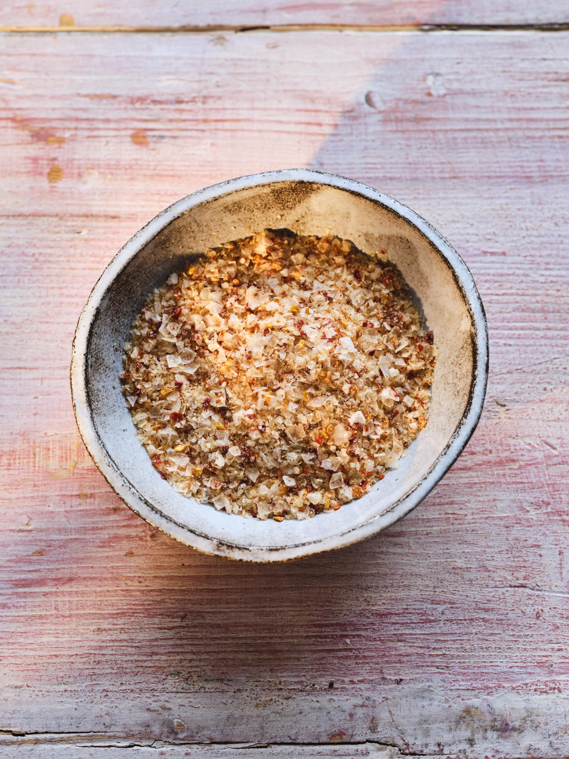 Maldon Chilli Sea Salt Flakes blended with Aleppo & Bird’s Eye Chillies - Take simple dishes to the next level - Fantastic Flavour - Unique Pyramid-Shaped Sea Salt Flakes - 100g Box